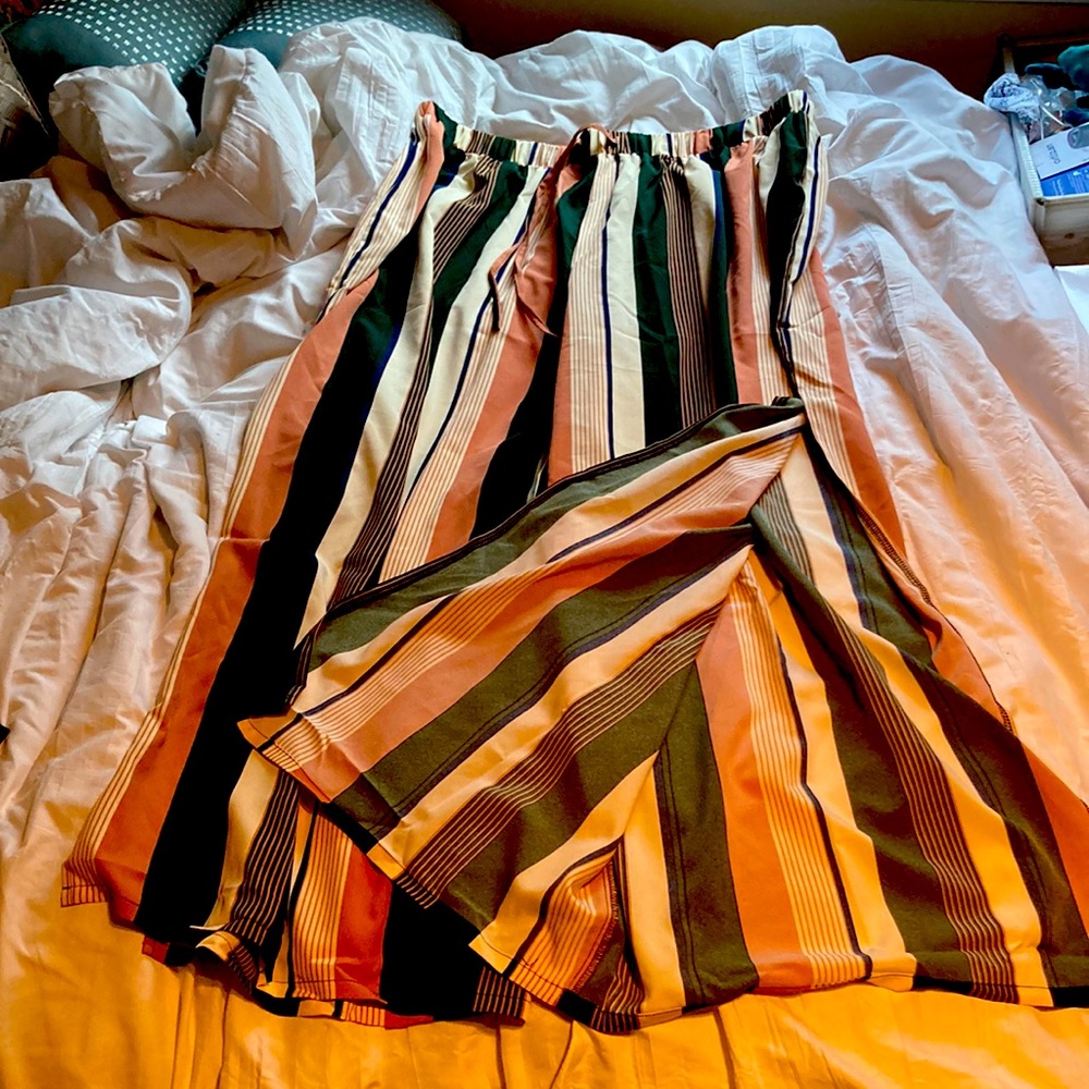Soft striped summer pants with a slit up the side